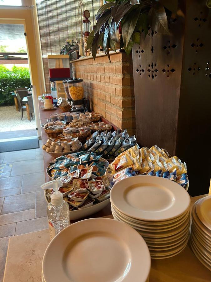 Hotel Ellymar Вада Екстериор снимка
