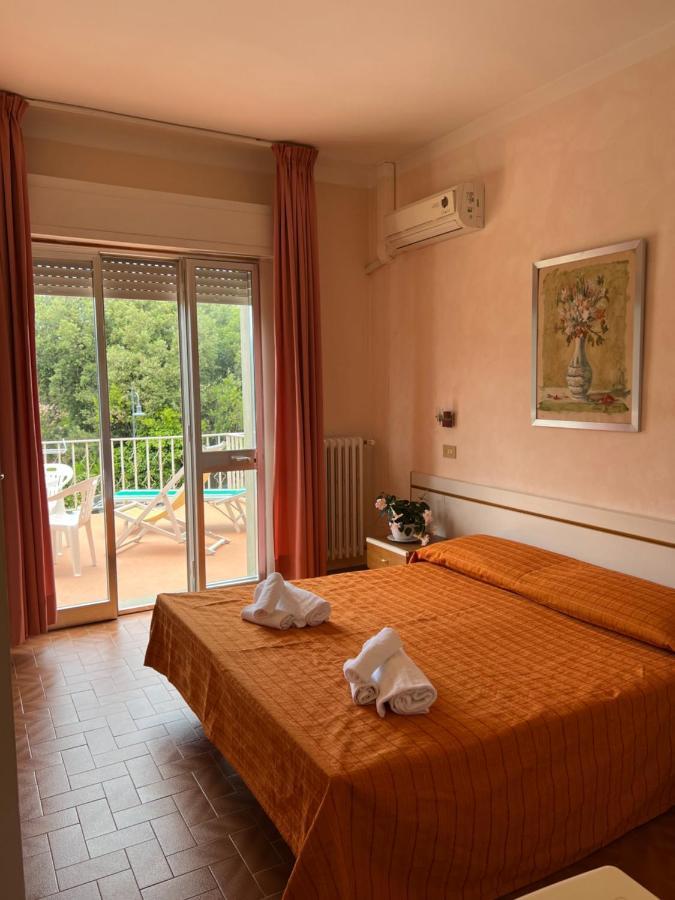 Hotel Ellymar Вада Екстериор снимка