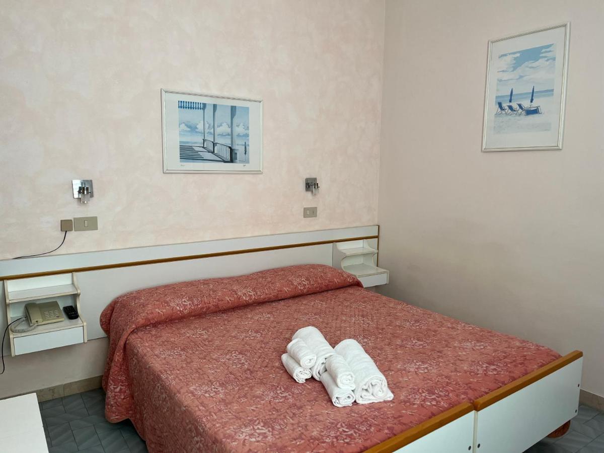 Hotel Ellymar Вада Екстериор снимка