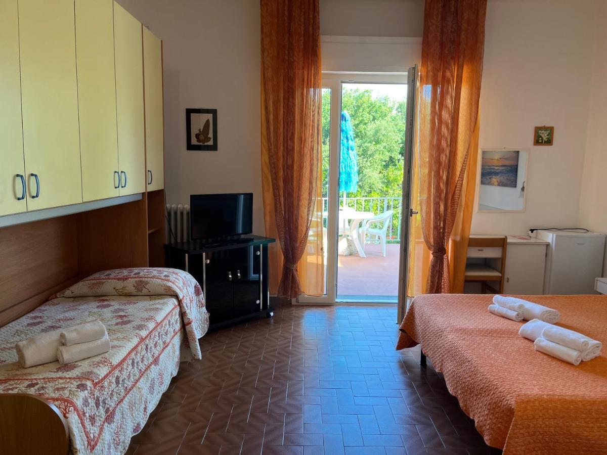 Hotel Ellymar Вада Екстериор снимка