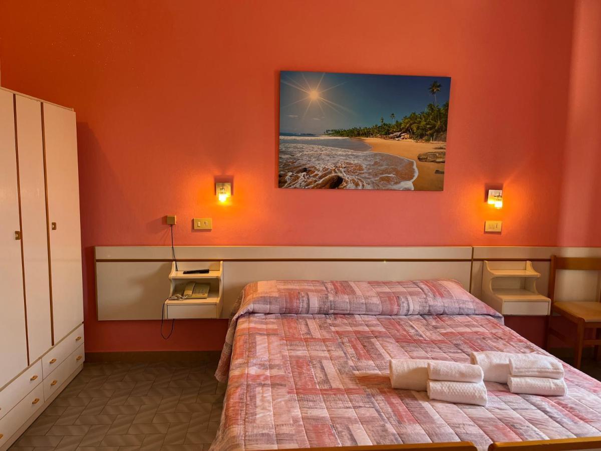 Hotel Ellymar Вада Екстериор снимка