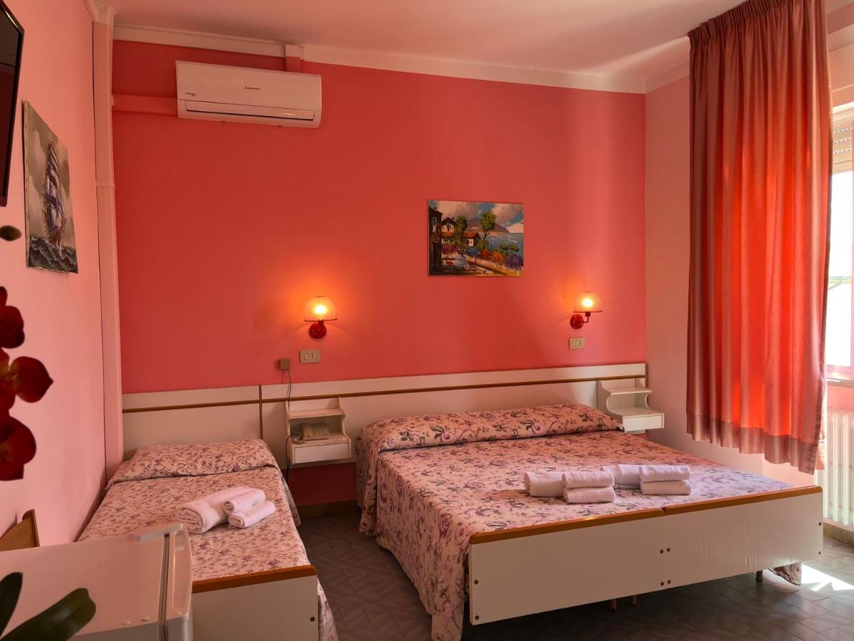 Hotel Ellymar Вада Екстериор снимка