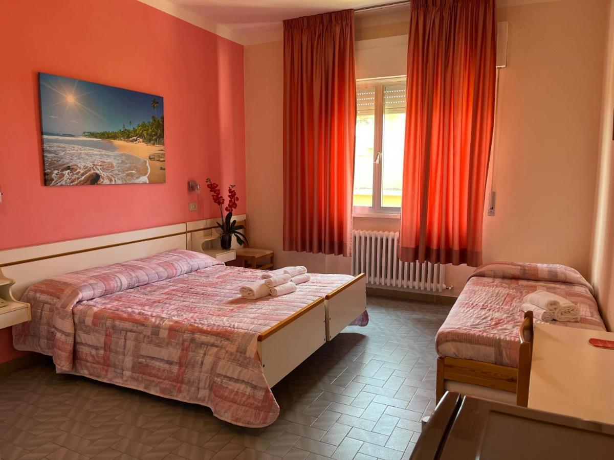 Hotel Ellymar Вада Екстериор снимка