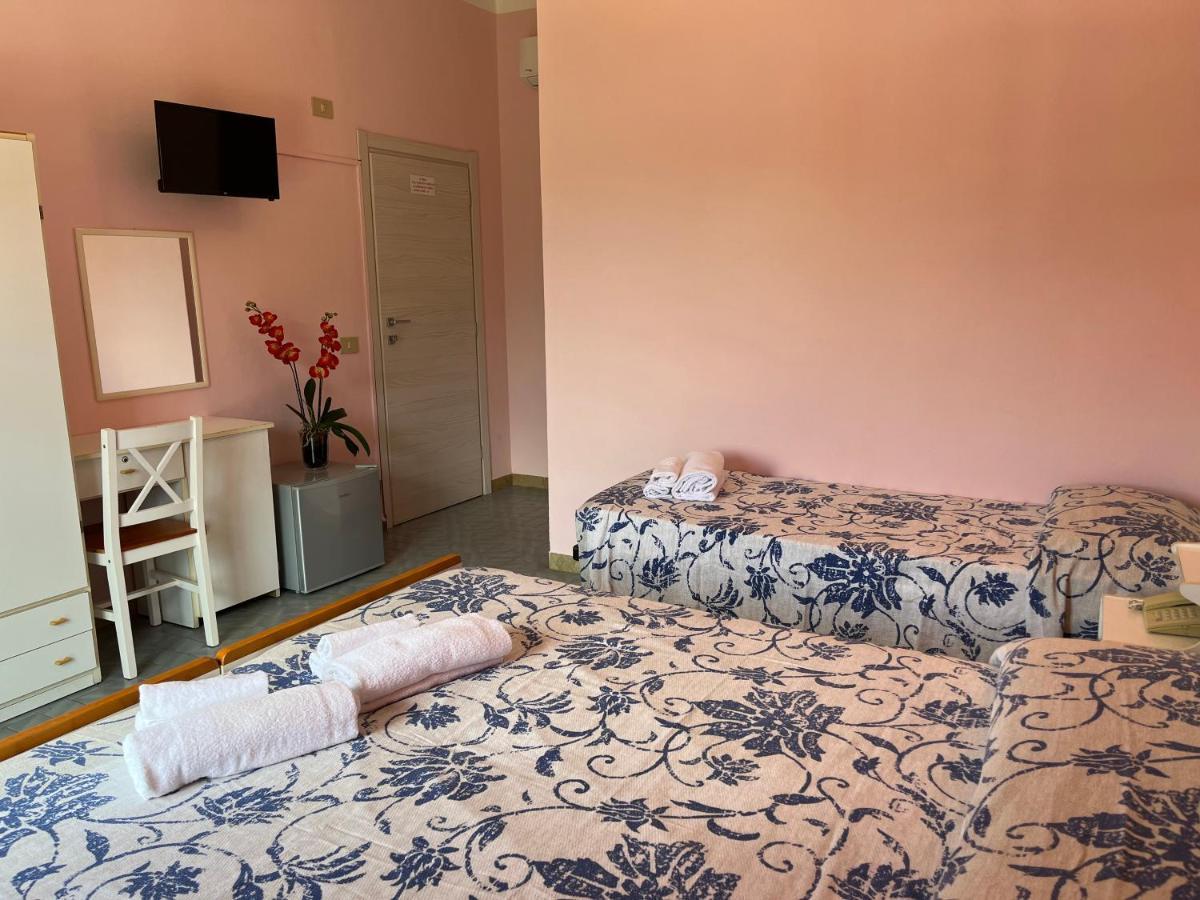 Hotel Ellymar Вада Екстериор снимка