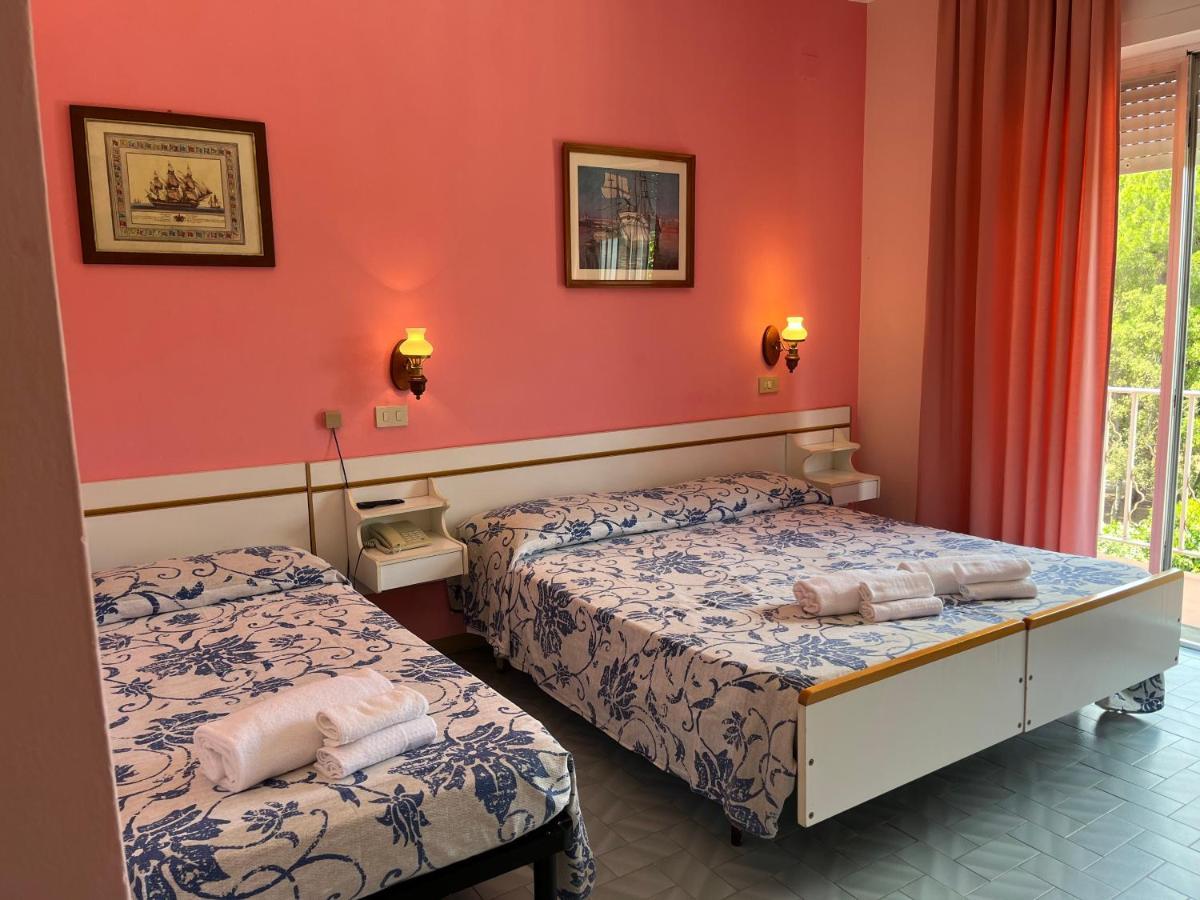 Hotel Ellymar Вада Екстериор снимка