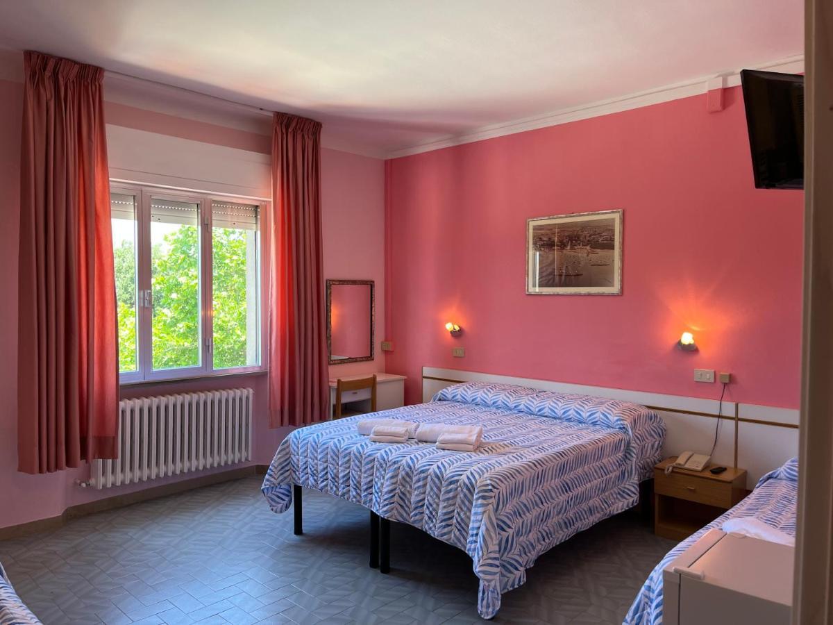 Hotel Ellymar Вада Екстериор снимка